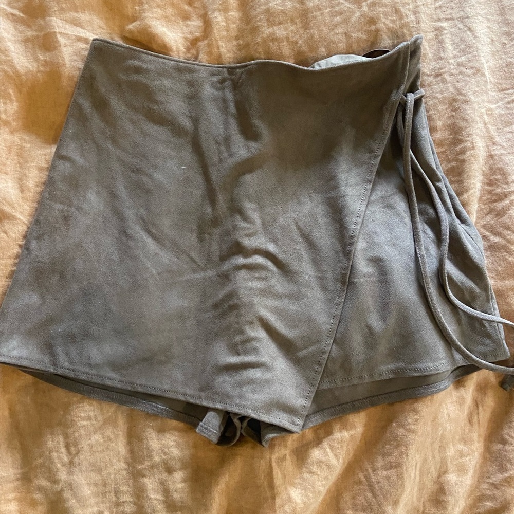 Abercrombie & Fitch chestnut suede mini skort